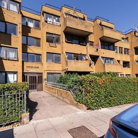 Luxury 3 Bedroom Flat With Balcony In Westbourne Park London Exteriör bild
