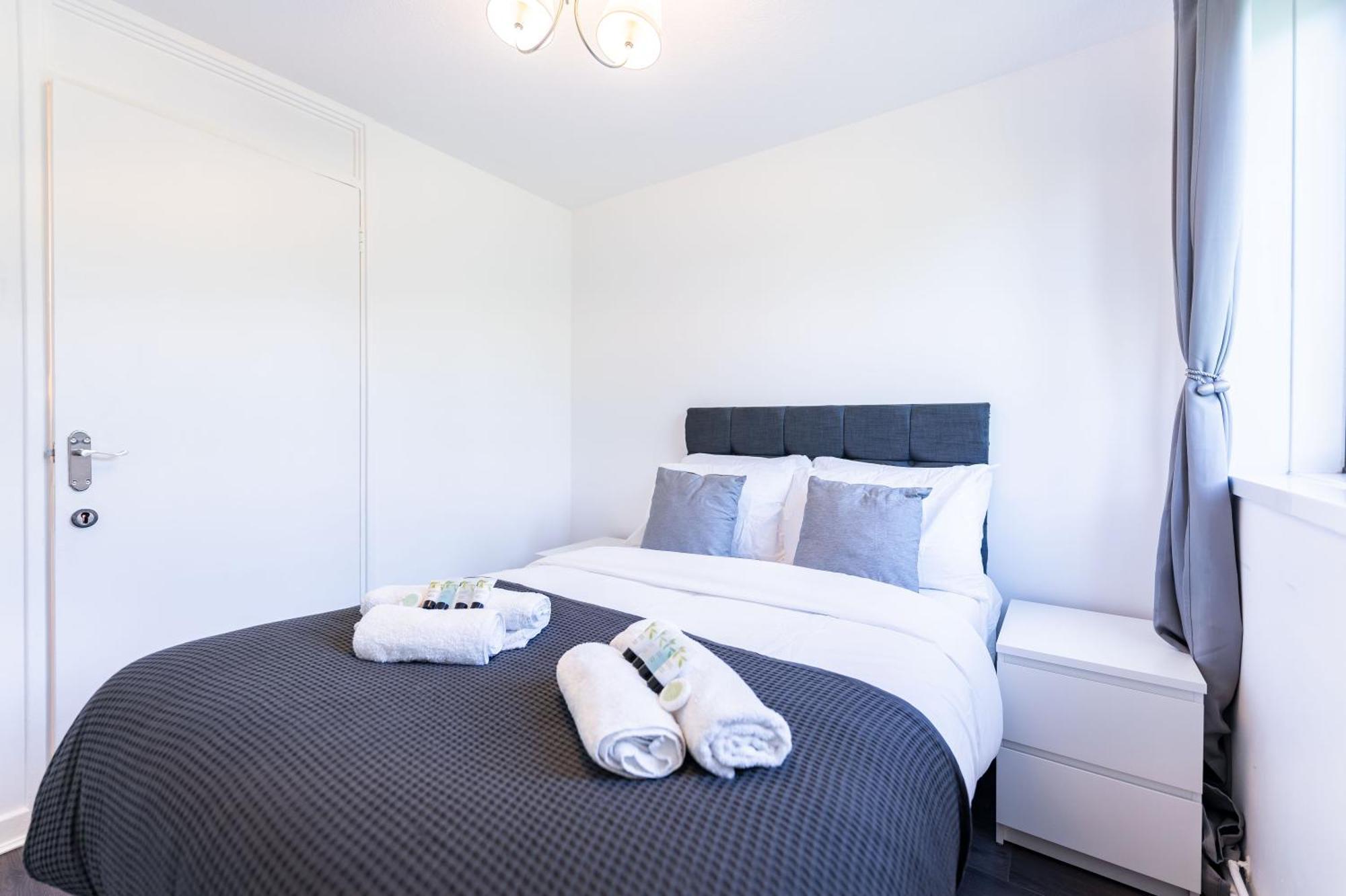 Luxury 3 Bedroom Flat With Balcony In Westbourne Park London Exteriör bild