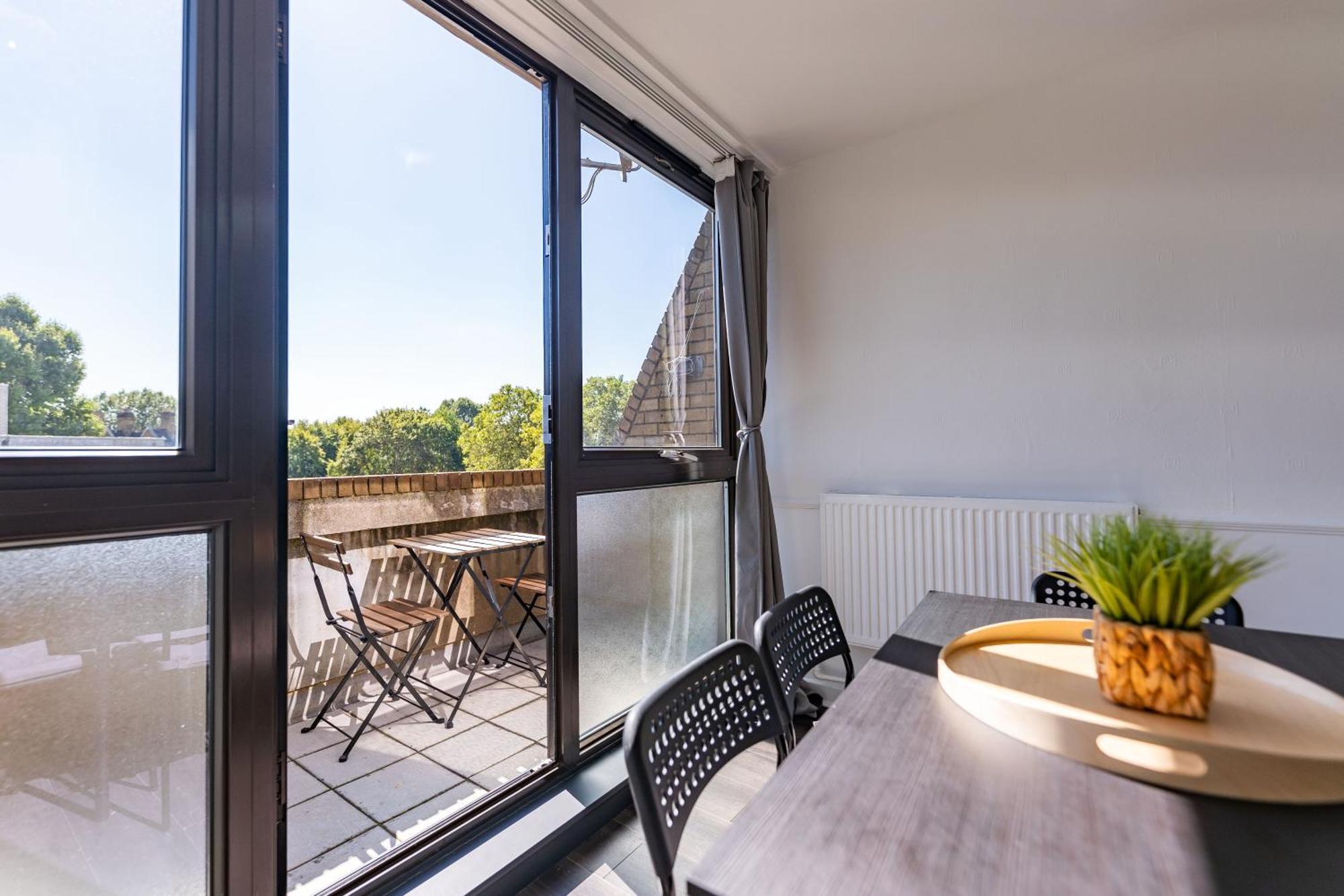 Luxury 3 Bedroom Flat With Balcony In Westbourne Park London Exteriör bild